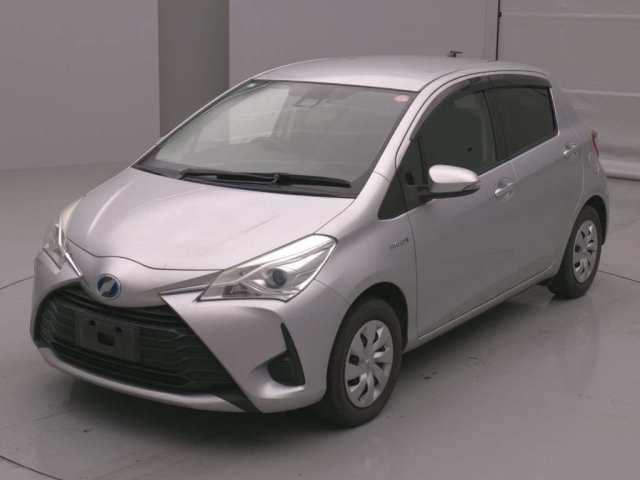 TOYOTA VITZ — фото