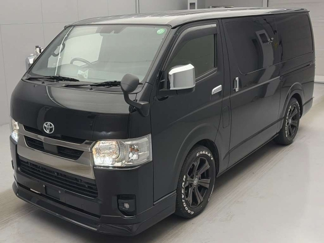 TOYOTA HIACE — фото