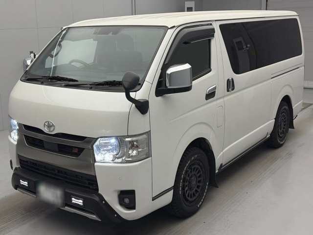 TOYOTA HIACE — фото