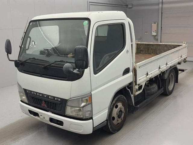 MITSUBISHI CANTER — фото