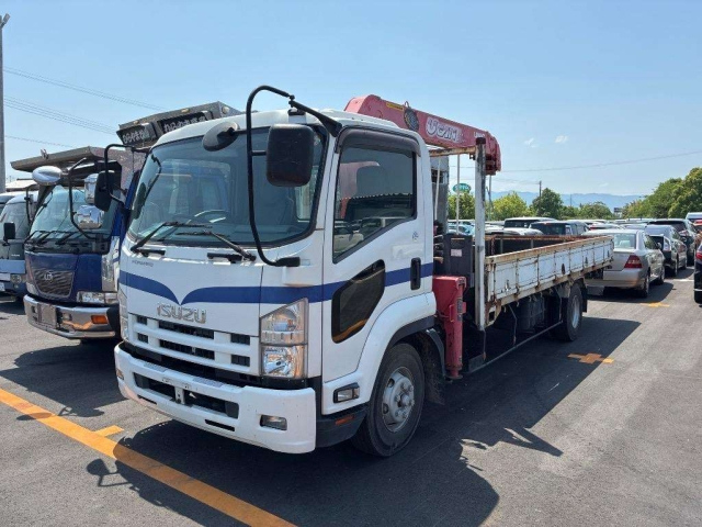 ISUZU FORWARD — фото