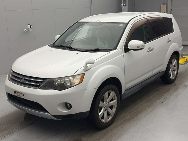 MITSUBISHI OUTLANDER — фото