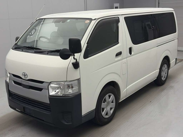 TOYOTA HIACE VAN