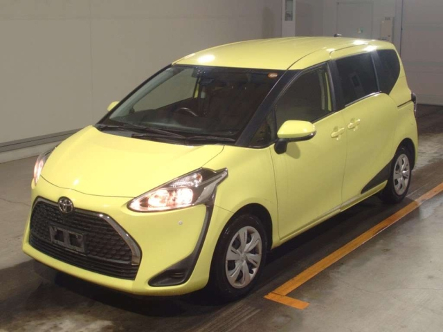 TOYOTA SIENTA — фото