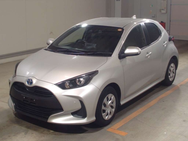 TOYOTA YARIS — фото