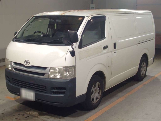 TOYOTA HIACE — фото