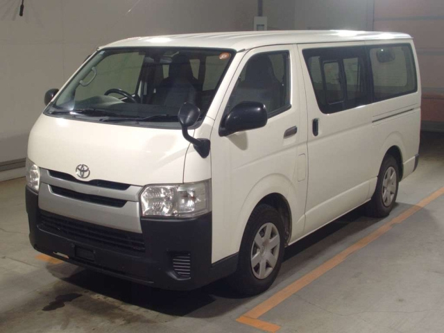 TOYOTA HIACE — фото