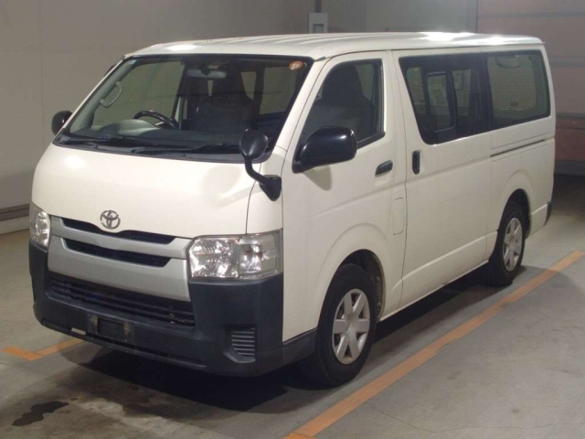 TOYOTA HIACE — фото