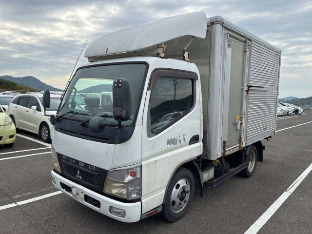 MITSUBISHI CANTER — фото