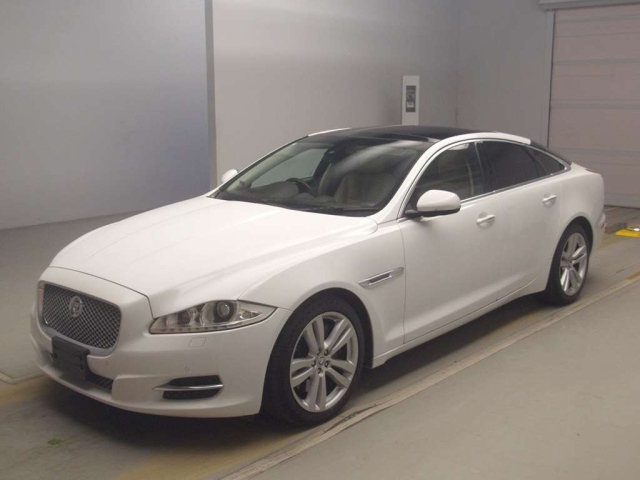JAGUAR XJ — фото