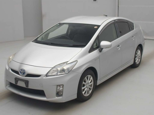 TOYOTA PRIUS — фото