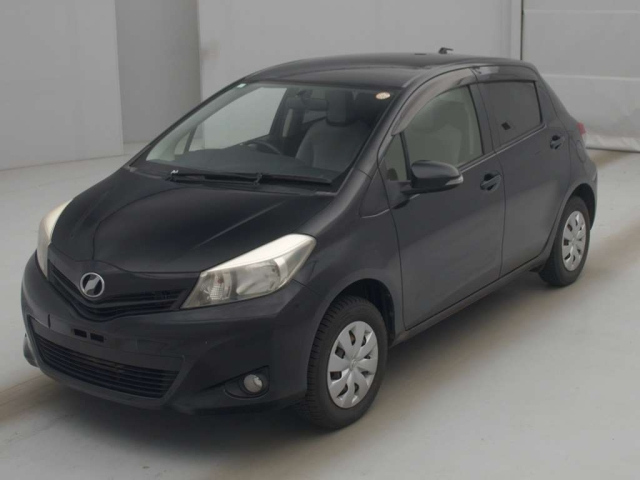 TOYOTA VITZ — фото