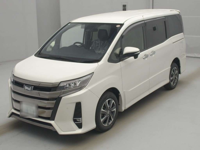TOYOTA NOAH — фото