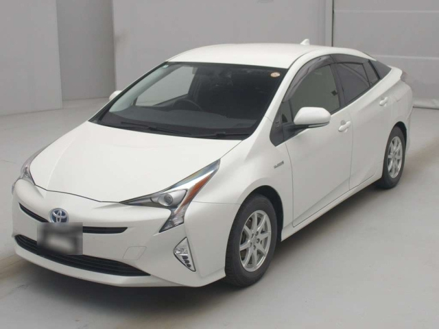 TOYOTA PRIUS — фото