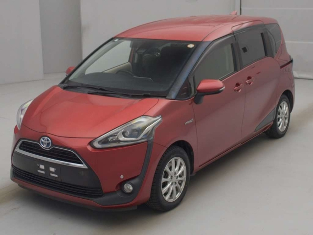 TOYOTA SIENTA — фото
