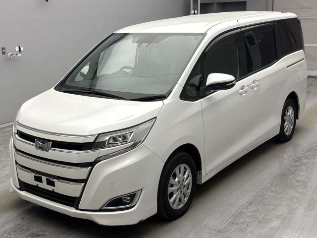 TOYOTA NOAH — фото