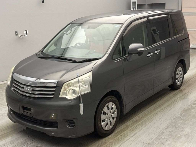TOYOTA NOAH — фото