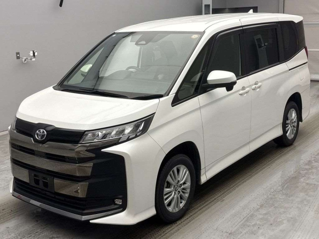 TOYOTA NOAH — фото