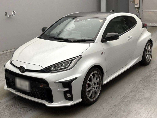 TOYOTA YARIS — фото