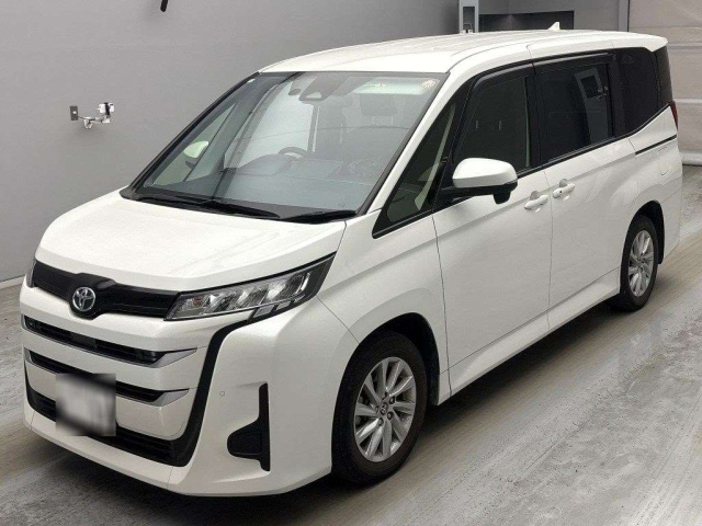 TOYOTA NOAH — фото