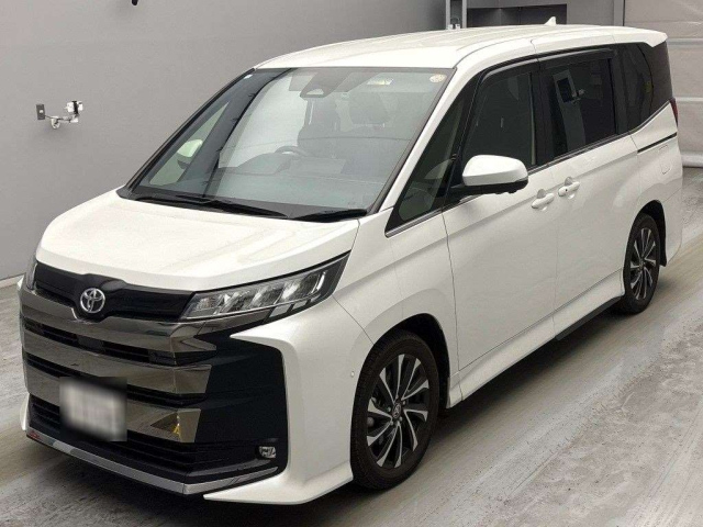 TOYOTA NOAH — фото