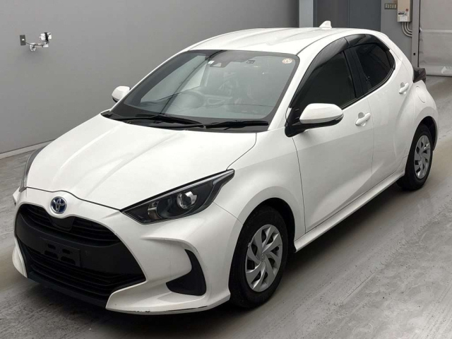 TOYOTA YARIS — фото