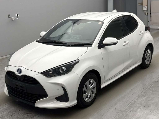 TOYOTA YARIS — фото