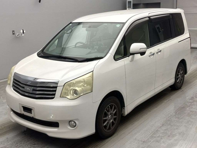 TOYOTA NOAH — фото