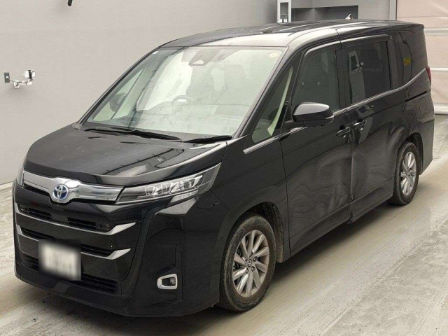 TOYOTA NOAH — фото