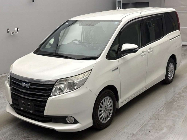 TOYOTA NOAH — фото