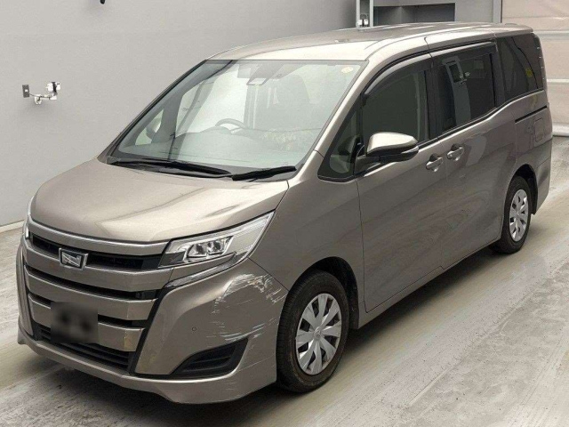 TOYOTA NOAH — фото