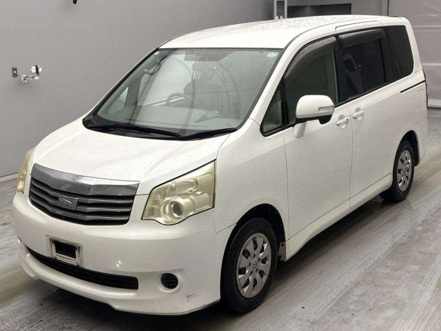 TOYOTA NOAH — фото