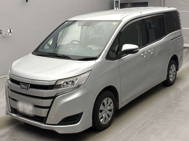 TOYOTA NOAH — фото