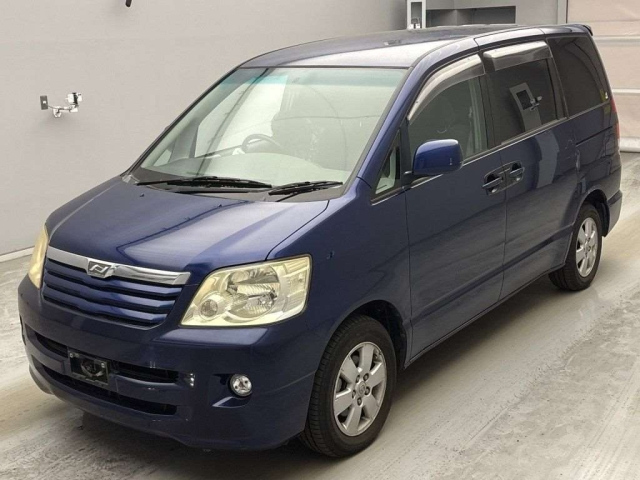 TOYOTA NOAH — фото