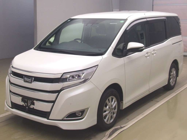 TOYOTA NOAH — фото