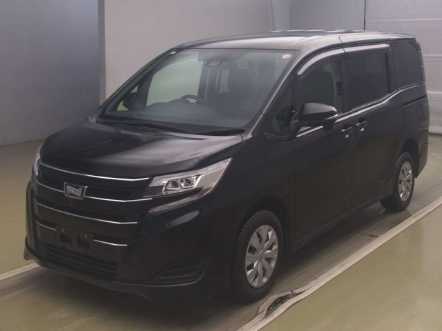 TOYOTA NOAH — фото