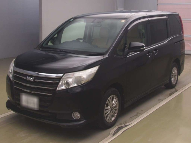 TOYOTA NOAH — фото