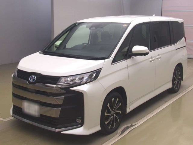 TOYOTA NOAH — фото