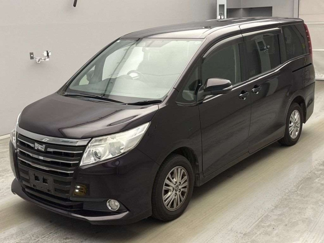TOYOTA NOAH — фото