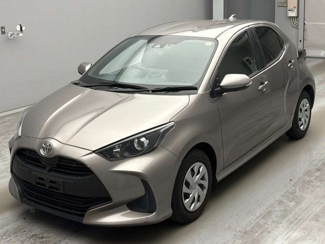 TOYOTA YARIS — фото