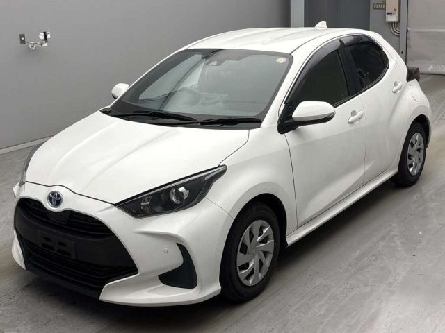 TOYOTA YARIS — фото