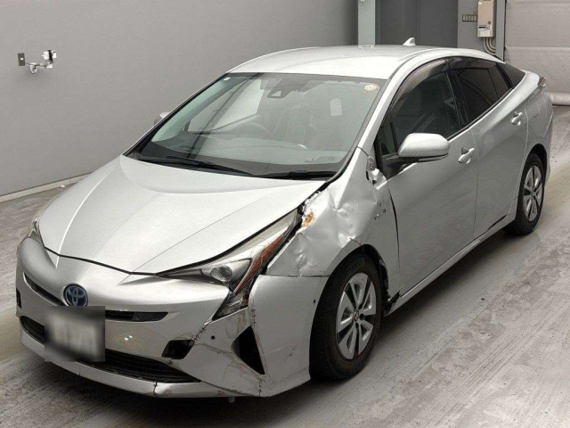 TOYOTA PRIUS — фото
