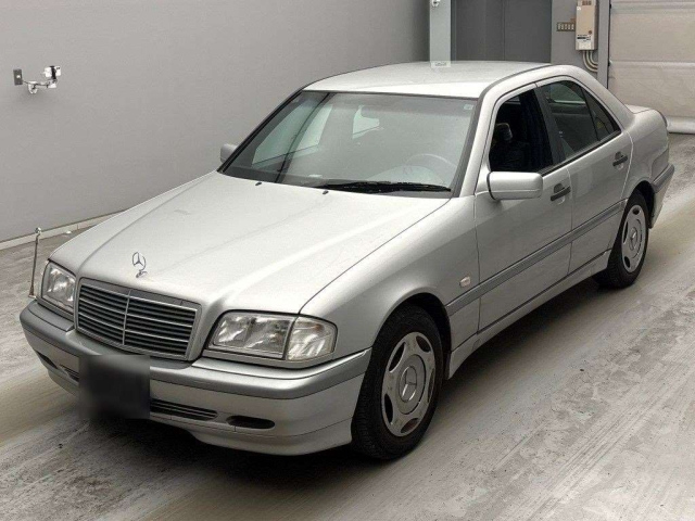 MERCEDES-BENZ C — фото