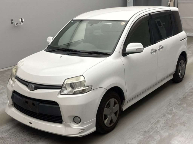 TOYOTA SIENTA — фото