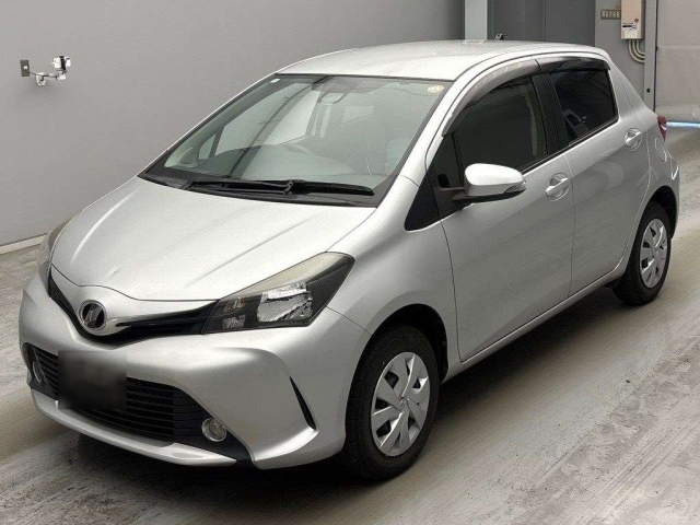 TOYOTA VITZ — фото