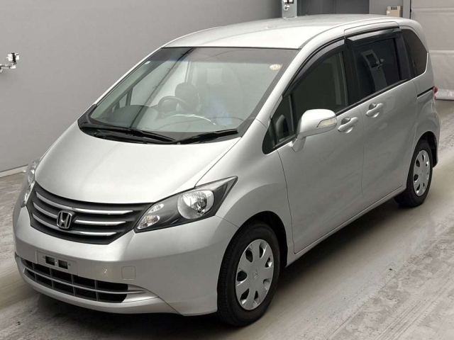 HONDA FREED — фото