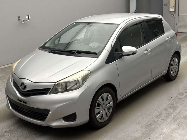 TOYOTA VITZ — фото