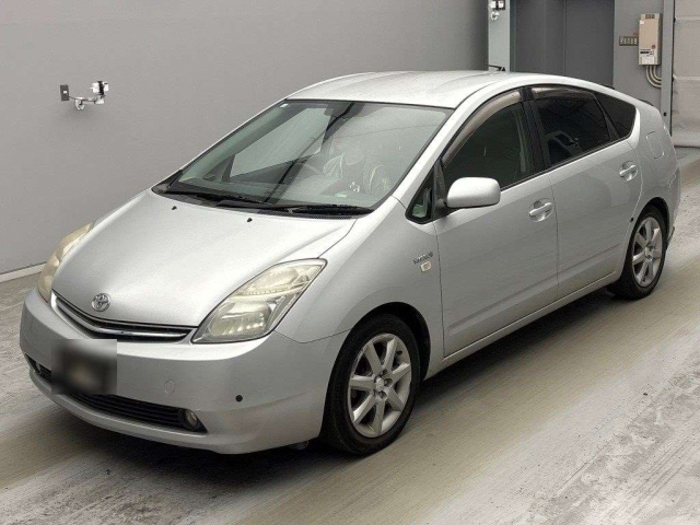 TOYOTA PRIUS — фото