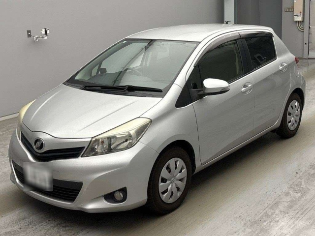 TOYOTA VITZ — фото