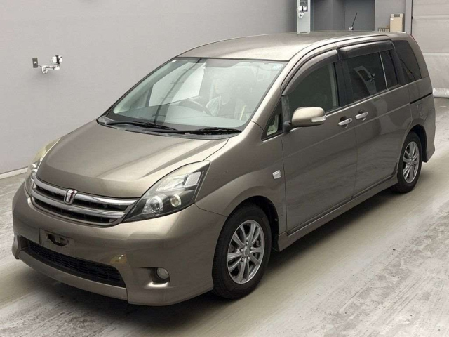 TOYOTA ISIS — фото